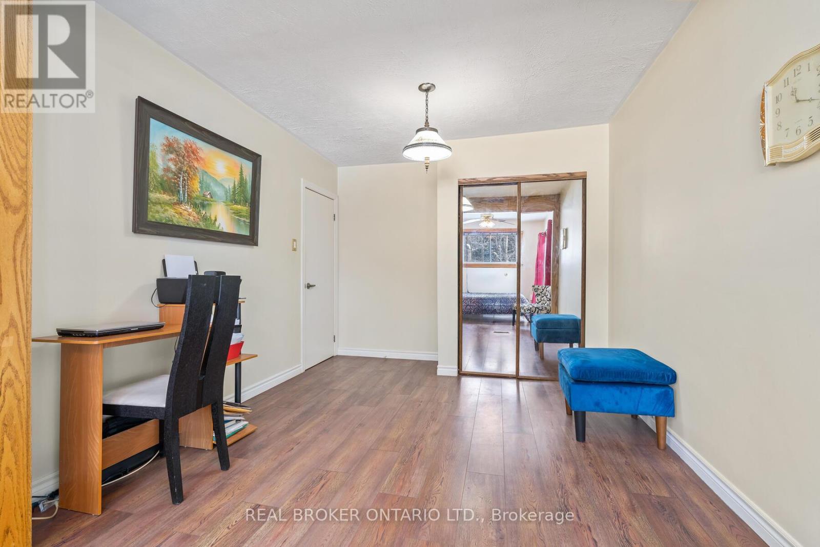 213 Mason Boulevard, Halton Hills, Ontario  L7J 1A7 - Photo 15 - W12730174