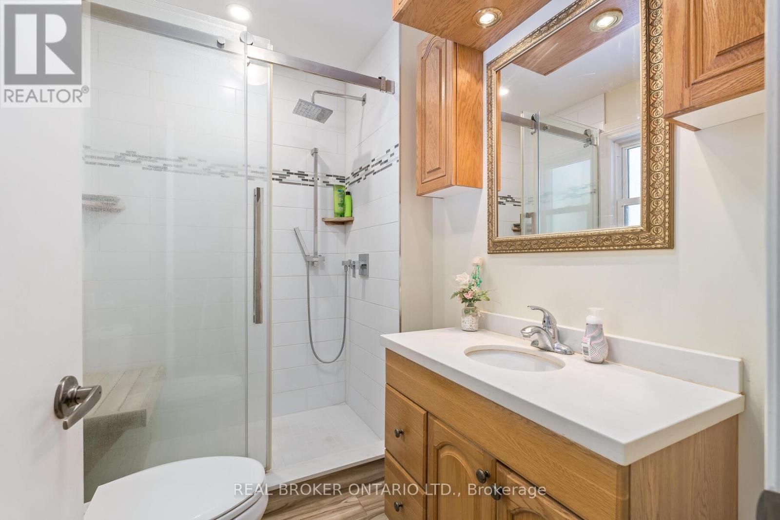 213 Mason Boulevard, Halton Hills, Ontario  L7J 1A7 - Photo 16 - W12730174