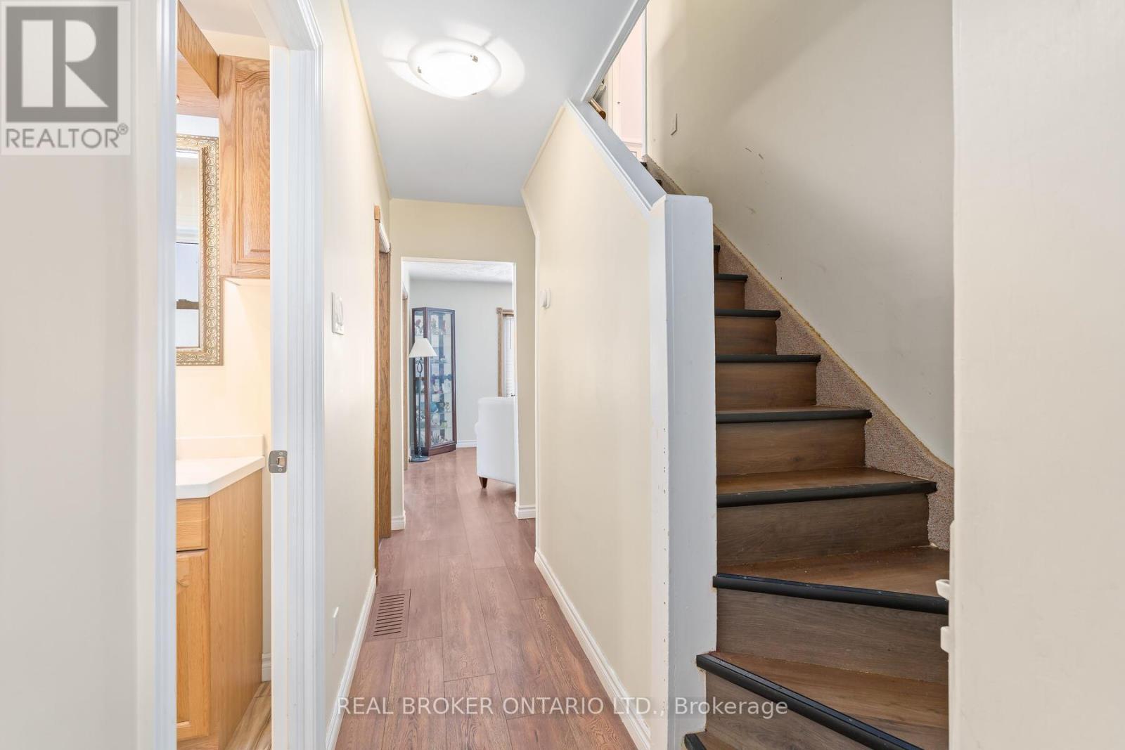 213 Mason Boulevard, Halton Hills, Ontario  L7J 1A7 - Photo 17 - W12730174