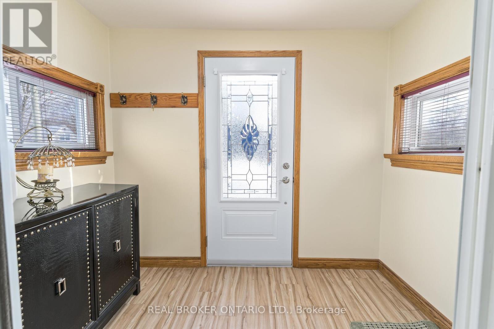 213 Mason Boulevard, Halton Hills, Ontario  L7J 1A7 - Photo 2 - W12730174