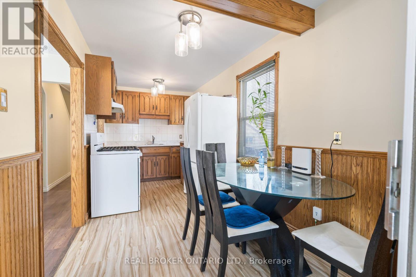 213 Mason Boulevard, Halton Hills, Ontario  L7J 1A7 - Photo 4 - W12730174