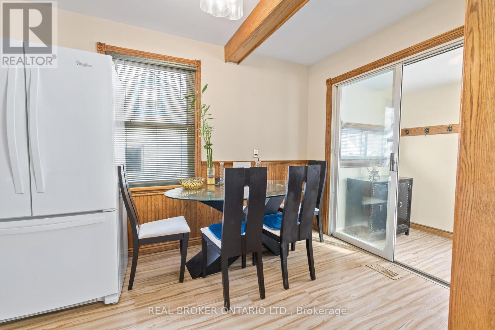 213 Mason Boulevard, Halton Hills, Ontario  L7J 1A7 - Photo 5 - W12730174