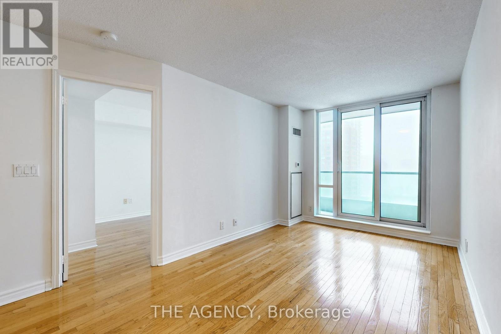 1607 - 33 Elm Drive W, Mississauga, Ontario  L5B 4M1 - Photo 4 - W12730204