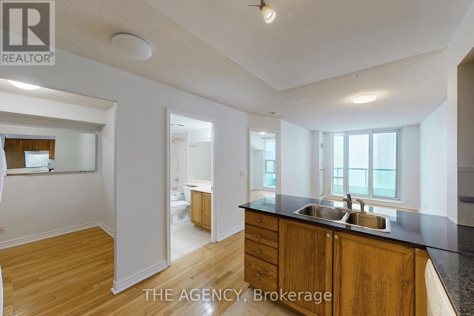 1607 - 33 Elm Drive W, Mississauga, Ontario  L5B 4M1 - Photo 5 - W12730204