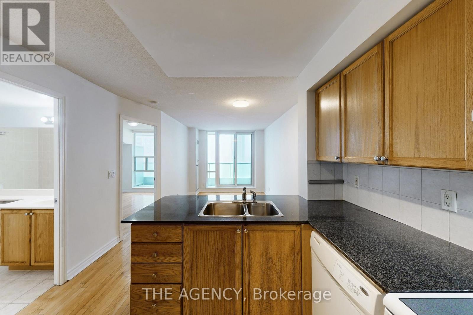 1607 - 33 Elm Drive W, Mississauga, Ontario  L5B 4M1 - Photo 6 - W12730204