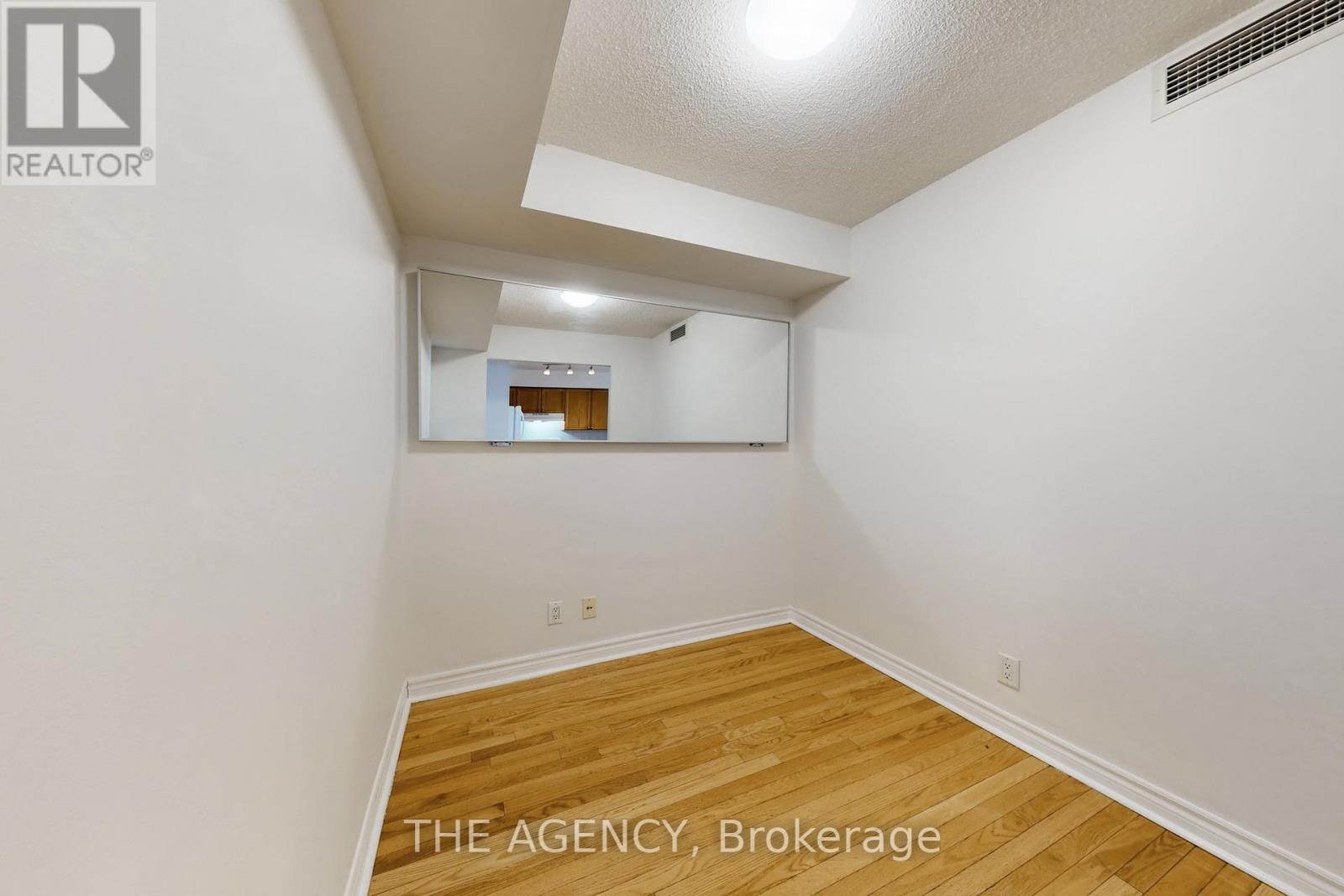 1607 - 33 Elm Drive W, Mississauga, Ontario  L5B 4M1 - Photo 8 - W12730204