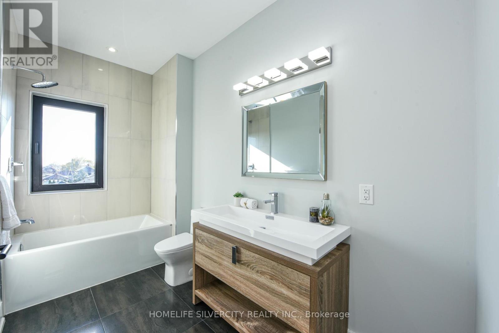 80a Evans Avenue, Toronto, Ontario  M8Z 1H8 - Photo 10 - W12730224