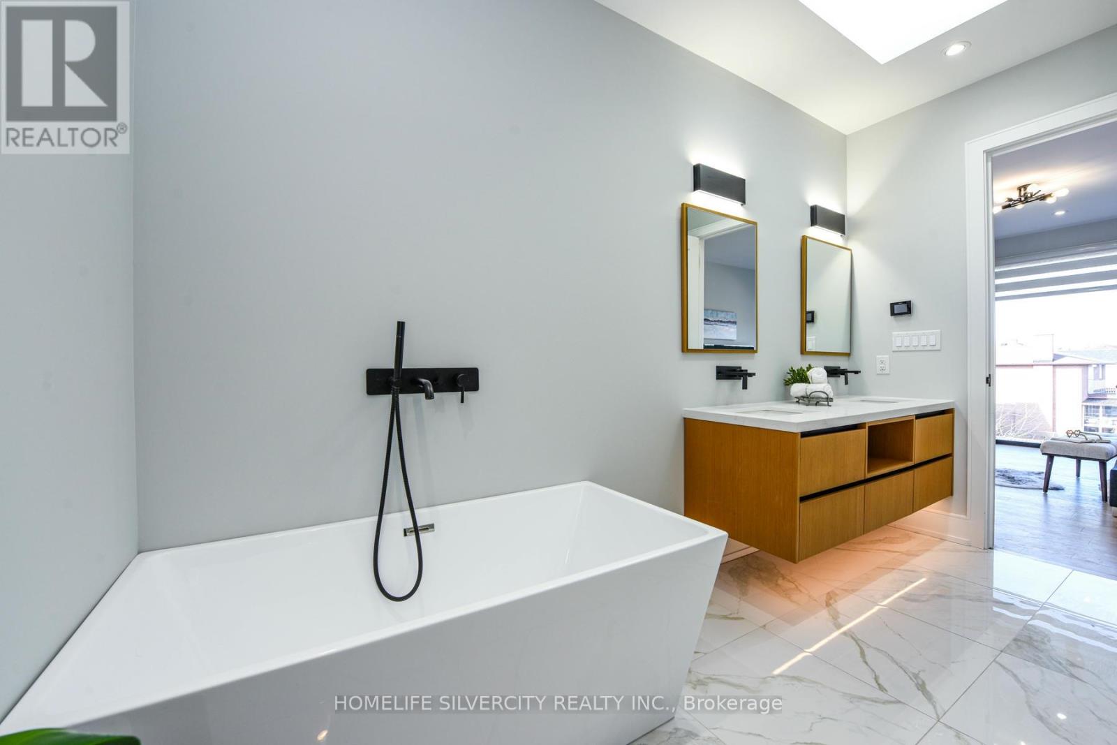 80a Evans Avenue, Toronto, Ontario  M8Z 1H8 - Photo 8 - W12730224