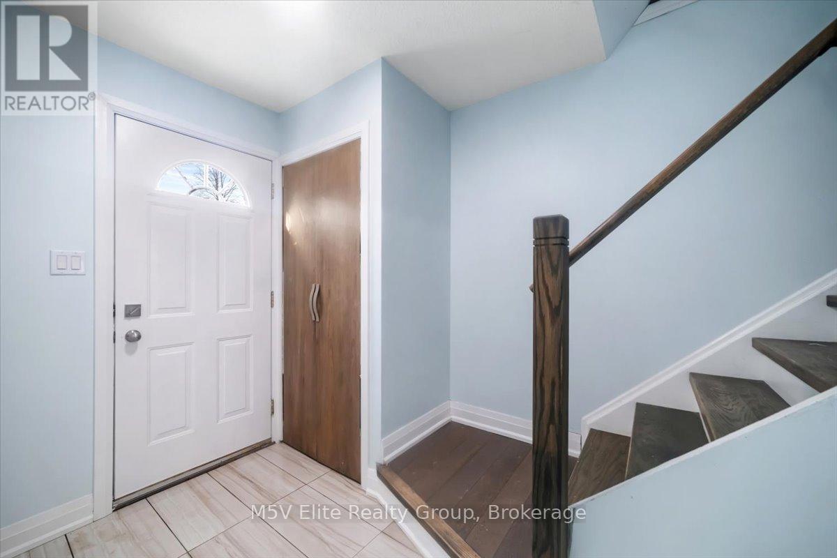 134 Breckenridge Drive, Kitchener, Ontario  N2B 2N9 - Photo 2 - X12730220