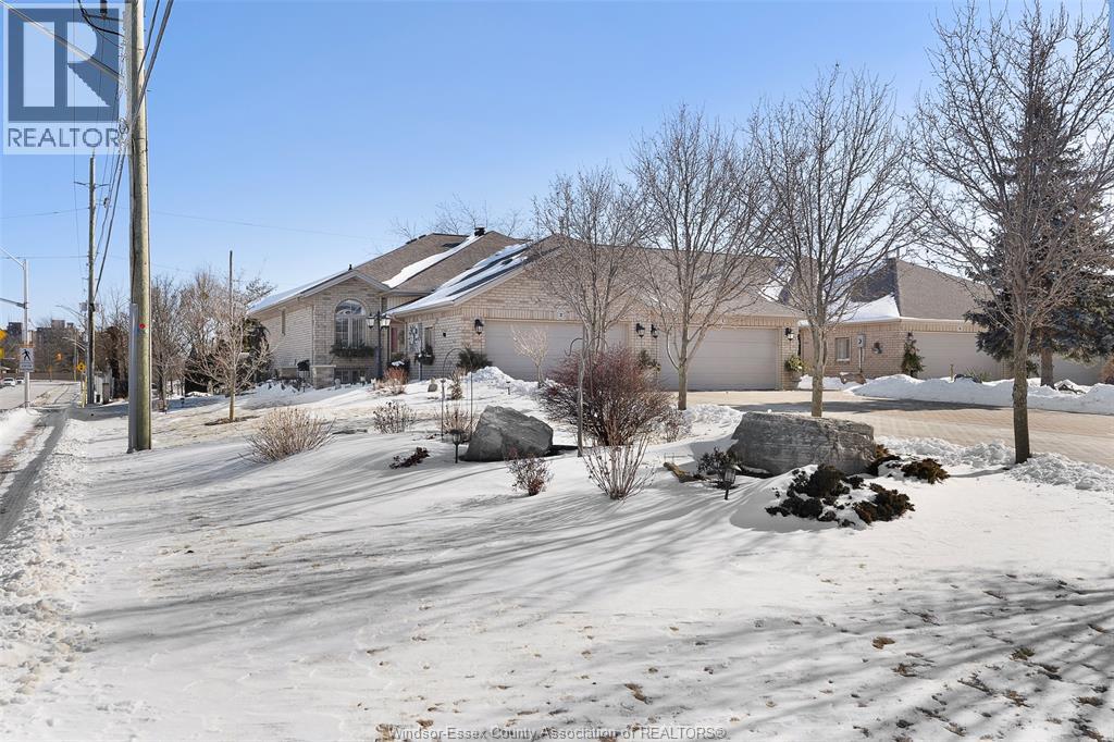 2 Queen's Hill Crescent, Leamington, Ontario N8H 5M6 - Photo 2 - 26001949