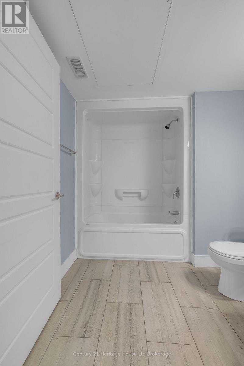 201 - 34 Brock Street, Woodstock, Ontario  N4S 3B5 - Photo 11 - X12730362