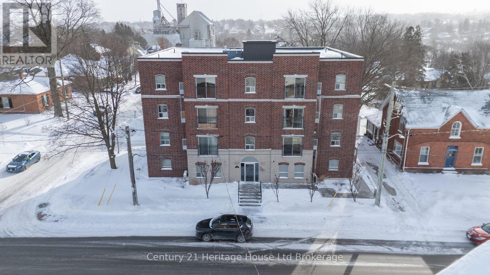 201 - 34 Brock Street, Woodstock, Ontario  N4S 3B5 - Photo 2 - X12730362