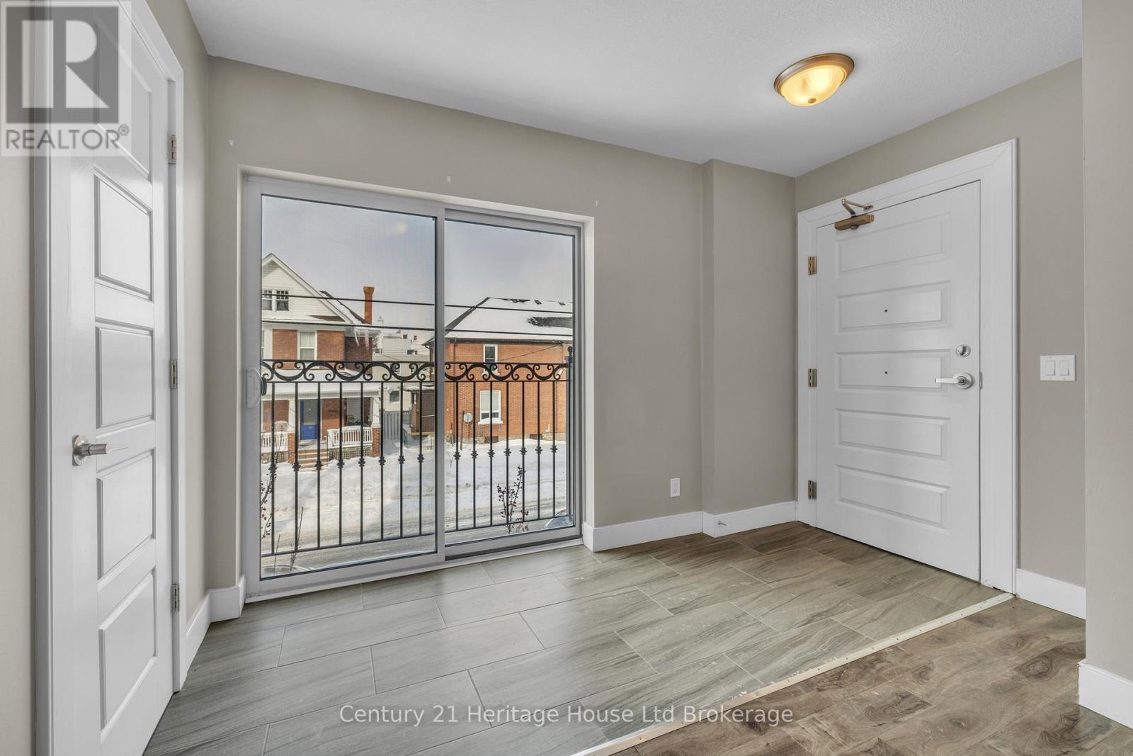 201 - 34 Brock Street, Woodstock, Ontario  N4S 3B5 - Photo 3 - X12730362