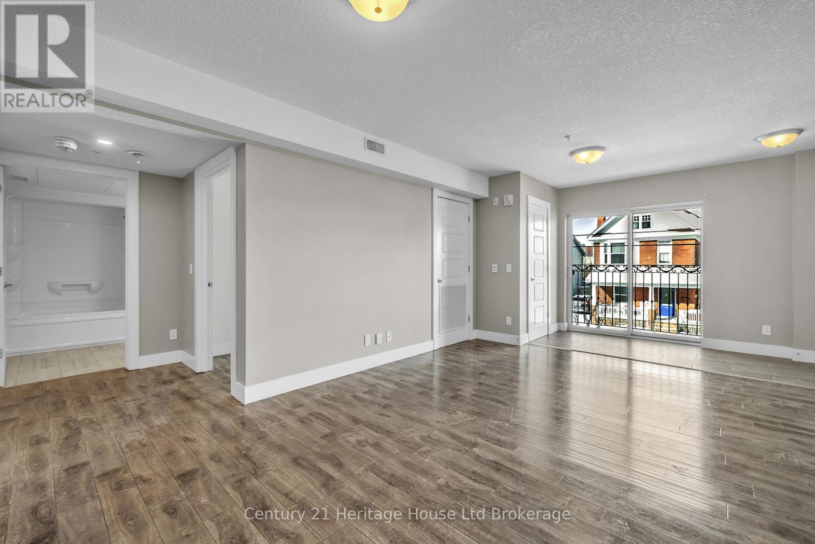 201 - 34 Brock Street, Woodstock, Ontario  N4S 3B5 - Photo 4 - X12730362