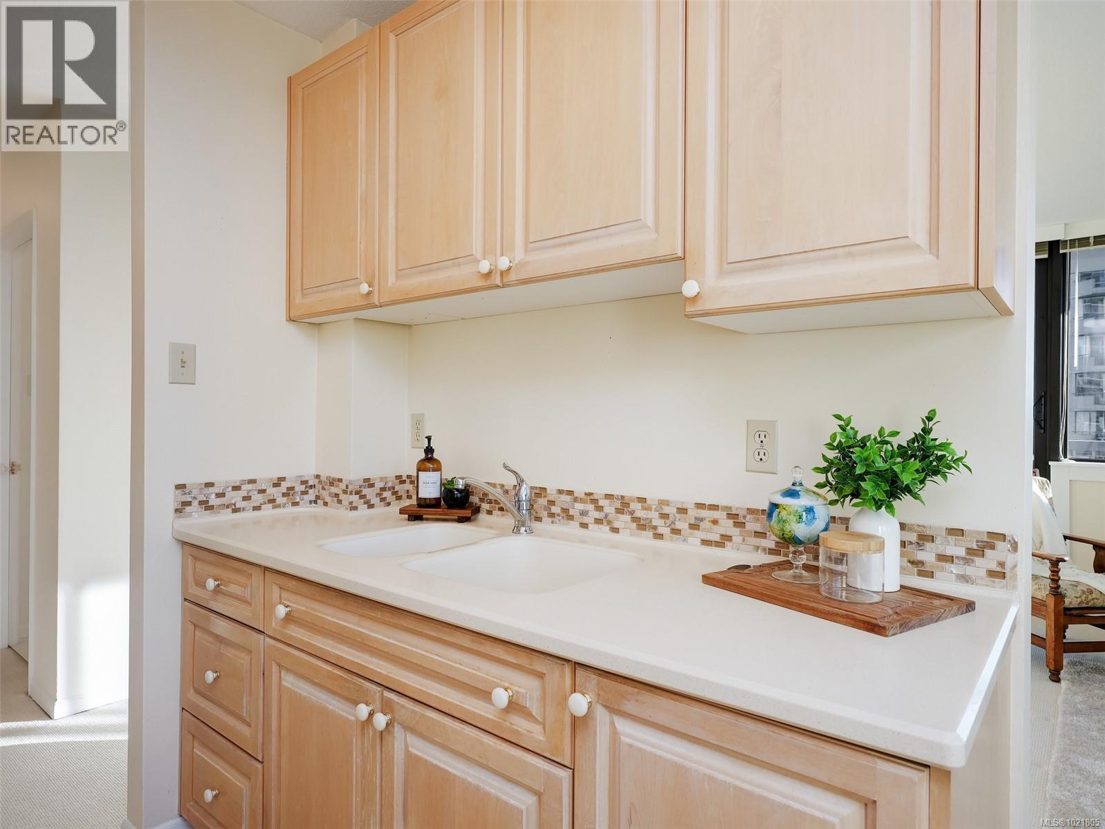 1010 647 Michigan St, Victoria, British Columbia  V8V 1S9 - Photo 12 - 1021805