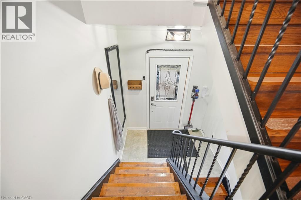 2041 Amherst Heights Court Unit# 17, Burlington, Ontario  L7P 3R2 - Photo 5 - 40798313