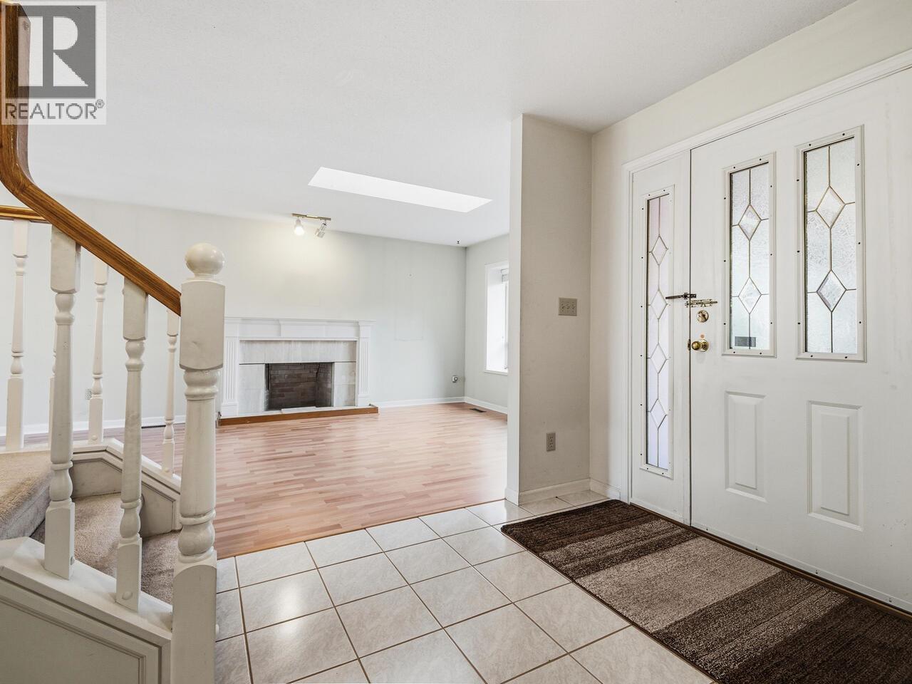 680 Linton Street, Coquitlam, British Columbia  V3J 6K3 - Photo 2 - R3081908