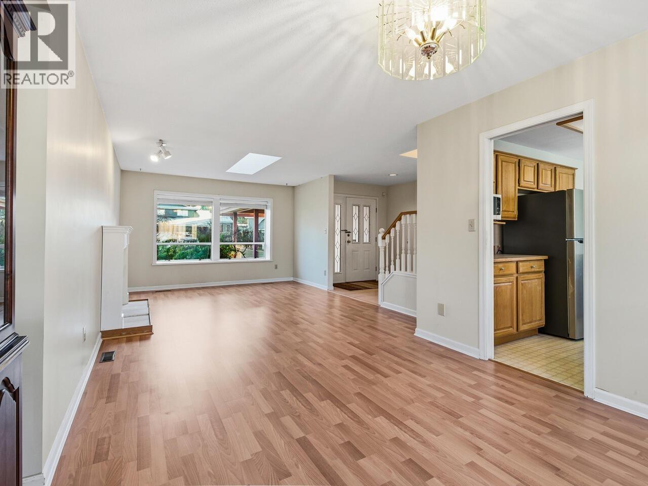 680 Linton Street, Coquitlam, British Columbia  V3J 6K3 - Photo 6 - R3081908