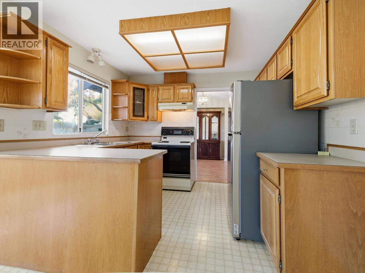 680 Linton Street, Coquitlam, British Columbia  V3J 6K3 - Photo 8 - R3081908