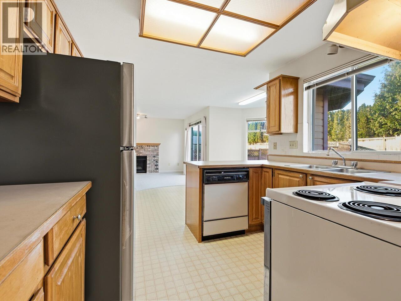 680 Linton Street, Coquitlam, British Columbia  V3J 6K3 - Photo 7 - R3081908