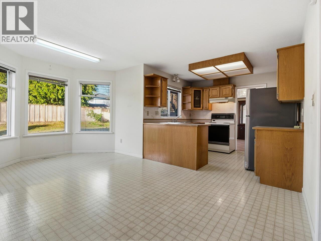 680 Linton Street, Coquitlam, British Columbia  V3J 6K3 - Photo 9 - R3081908