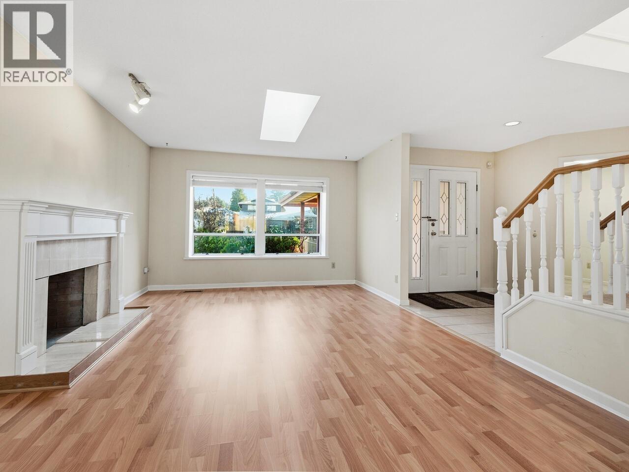 680 Linton Street, Coquitlam, British Columbia  V3J 6K3 - Photo 4 - R3081908