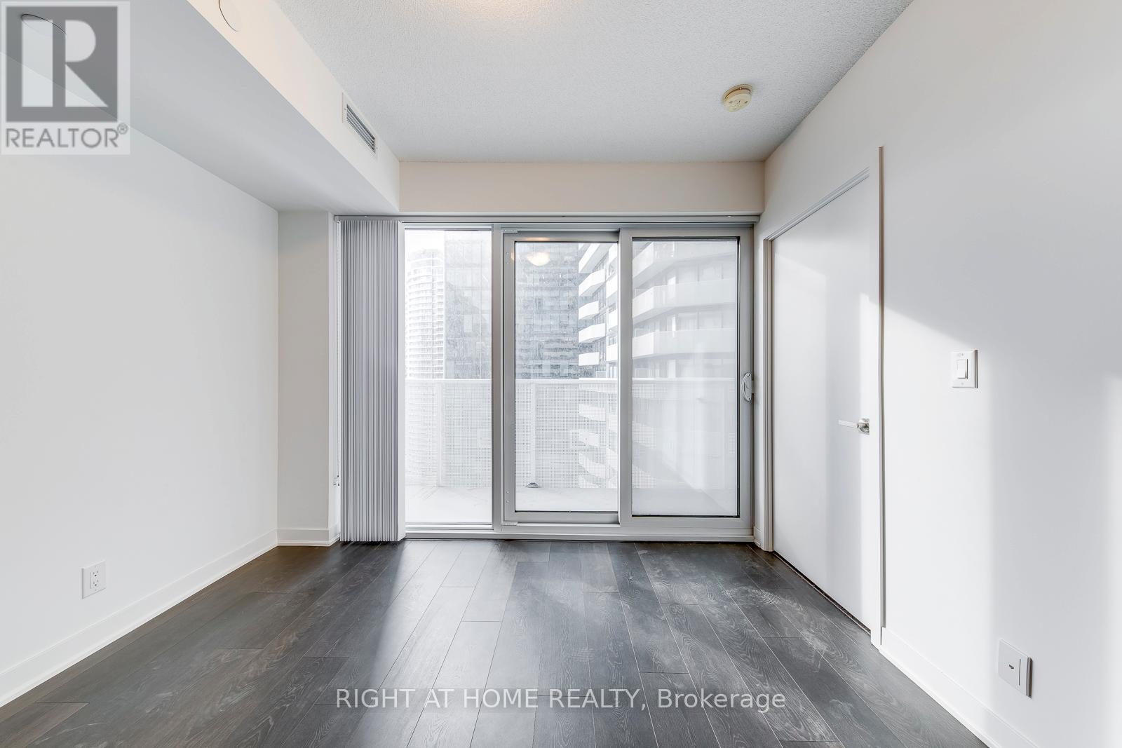 1901 - 88 Harbour Street, Toronto, Ontario  M5J 0C3 - Photo 16 - C12730310