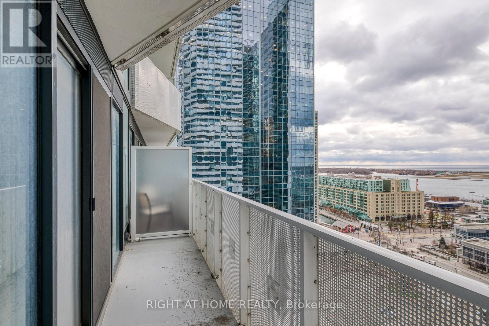 1901 - 88 Harbour Street, Toronto, Ontario  M5J 0C3 - Photo 17 - C12730310
