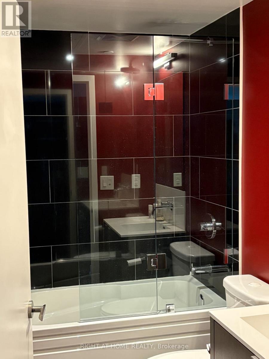 1901 - 88 Harbour Street, Toronto, Ontario  M5J 0C3 - Photo 18 - C12730310