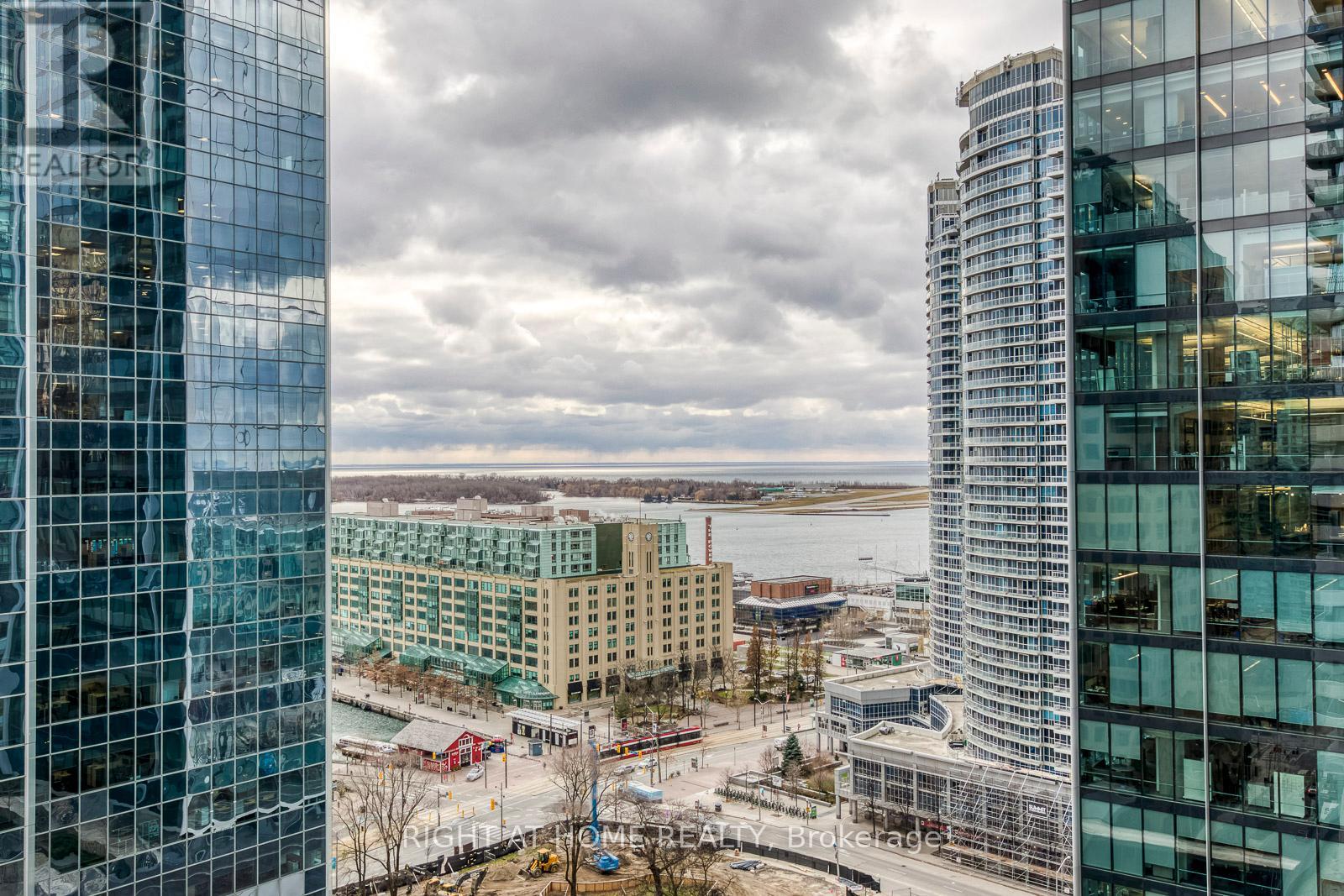 1901 - 88 Harbour Street, Toronto, Ontario  M5J 0C3 - Photo 20 - C12730310