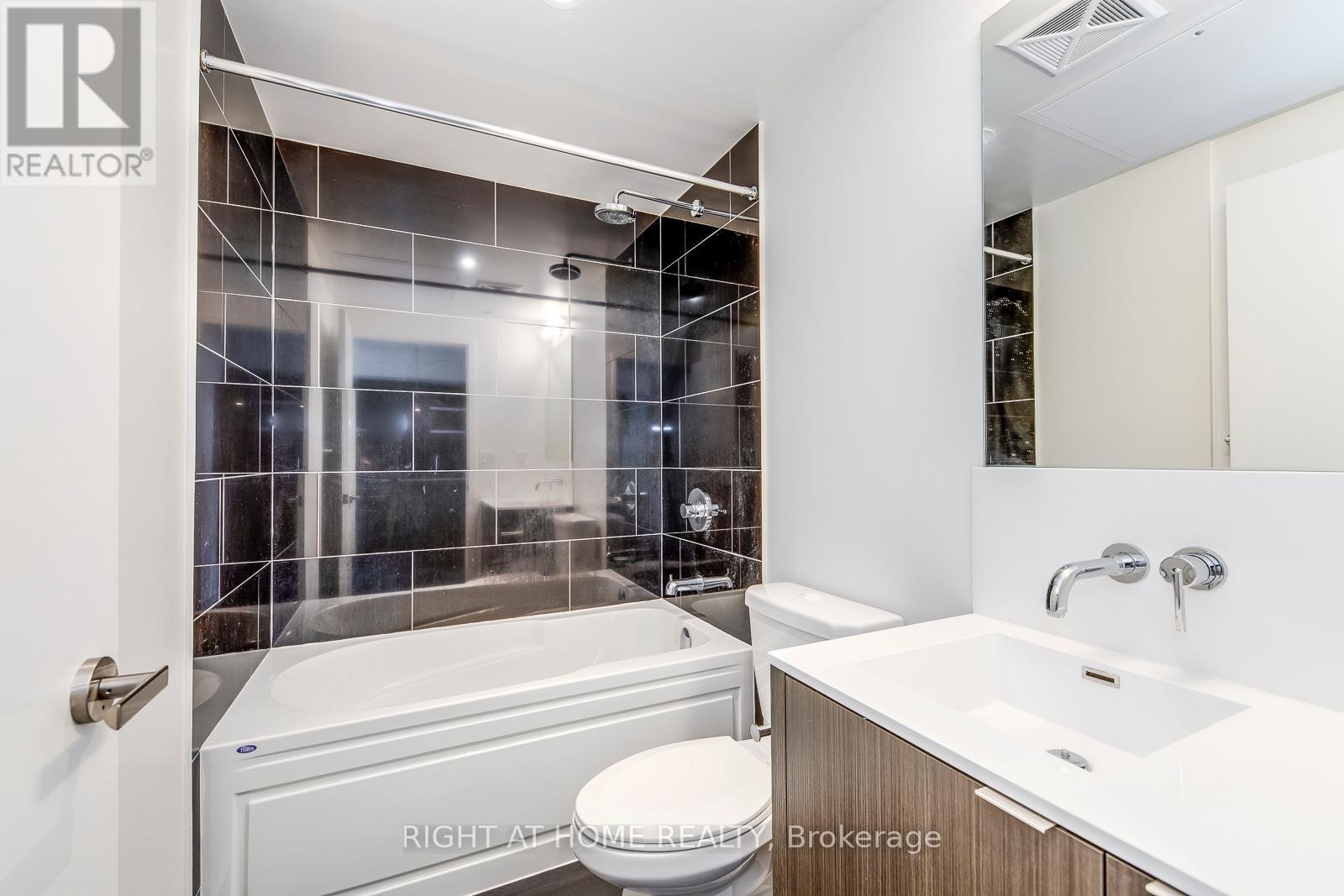 1901 - 88 Harbour Street, Toronto, Ontario  M5J 0C3 - Photo 25 - C12730310