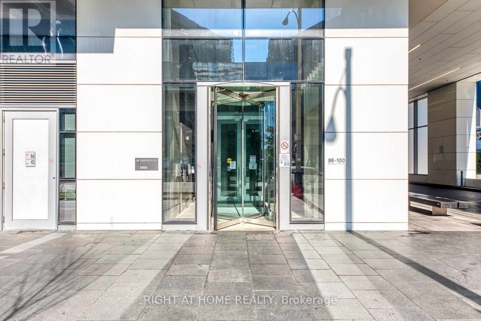 1901 - 88 Harbour Street, Toronto, Ontario  M5J 0C3 - Photo 30 - C12730310