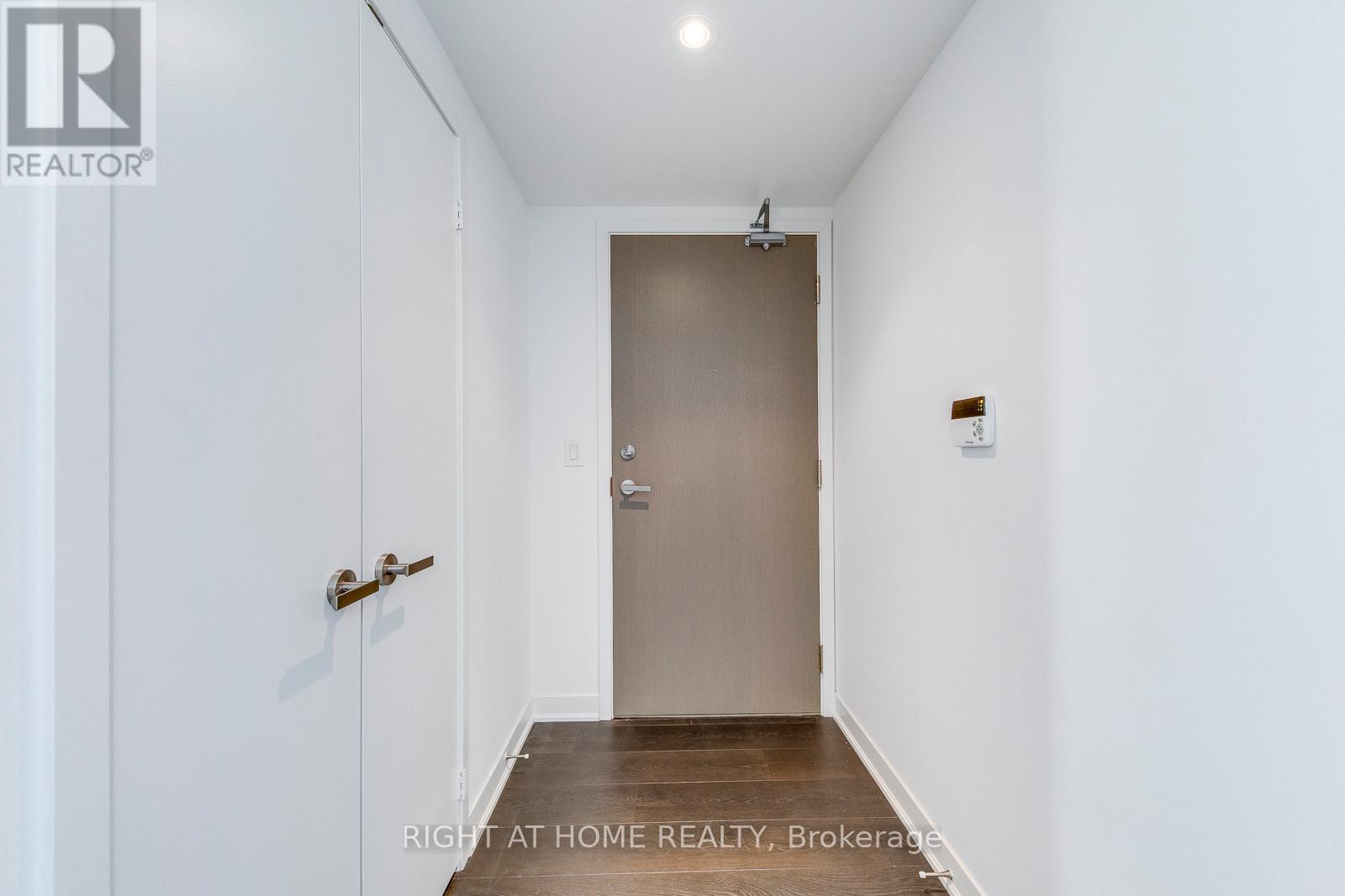 1901 - 88 Harbour Street, Toronto, Ontario  M5J 0C3 - Photo 4 - C12730310