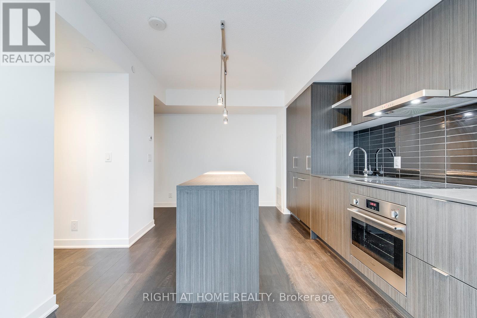 1901 - 88 Harbour Street, Toronto, Ontario  M5J 0C3 - Photo 6 - C12730310