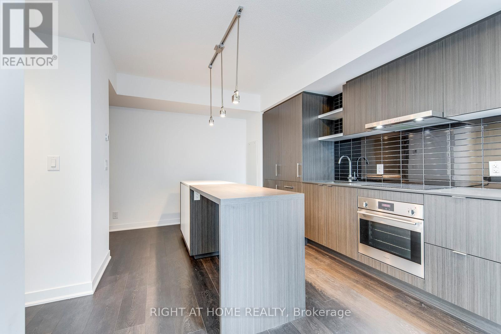 1901 - 88 Harbour Street, Toronto, Ontario  M5J 0C3 - Photo 7 - C12730310