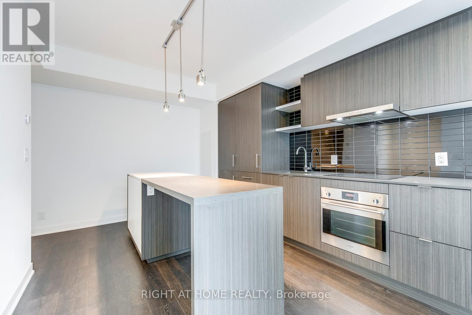 1901 - 88 Harbour Street, Toronto, Ontario  M5J 0C3 - Photo 8 - C12730310