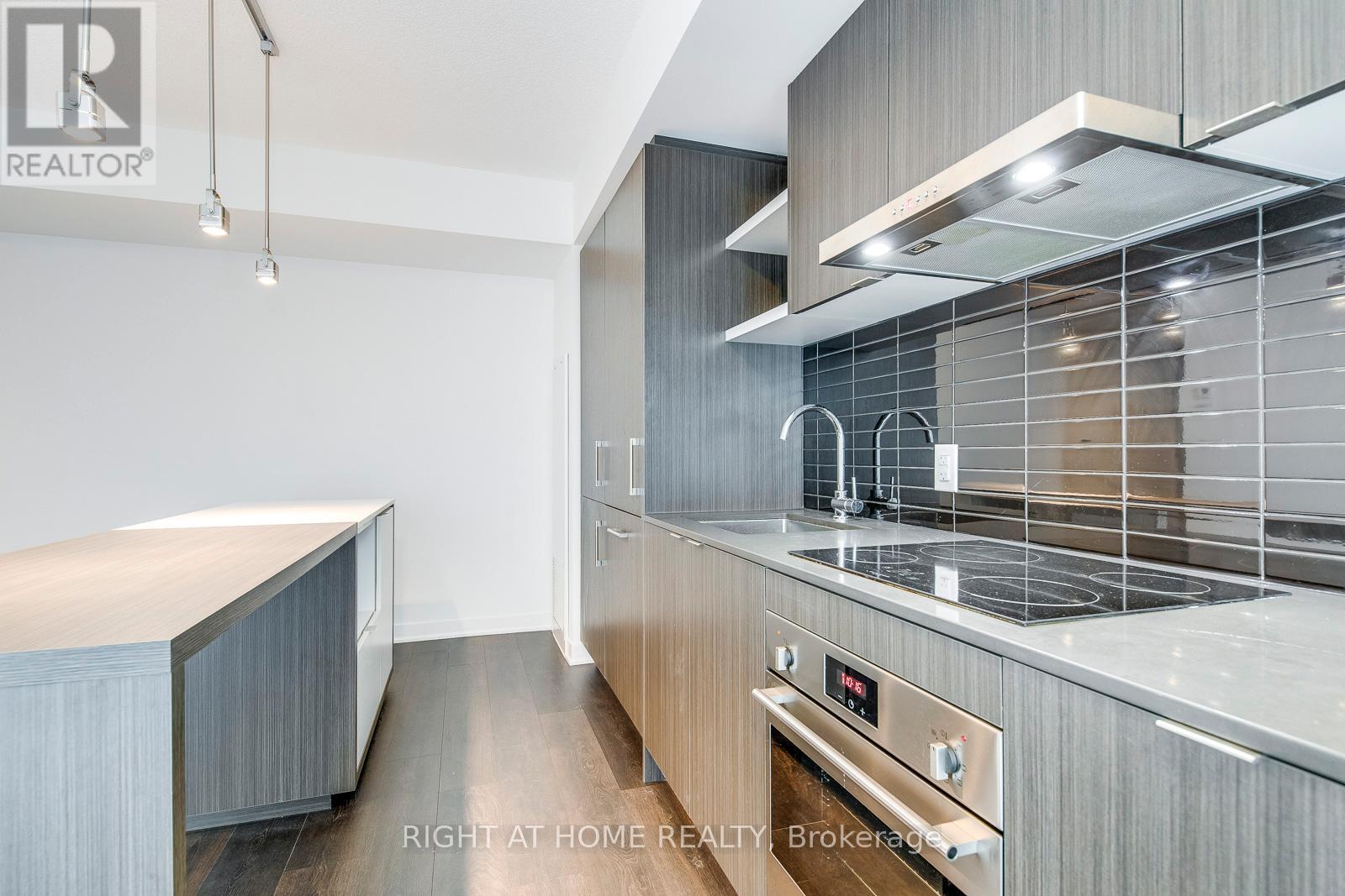 1901 - 88 Harbour Street, Toronto, Ontario  M5J 0C3 - Photo 9 - C12730310