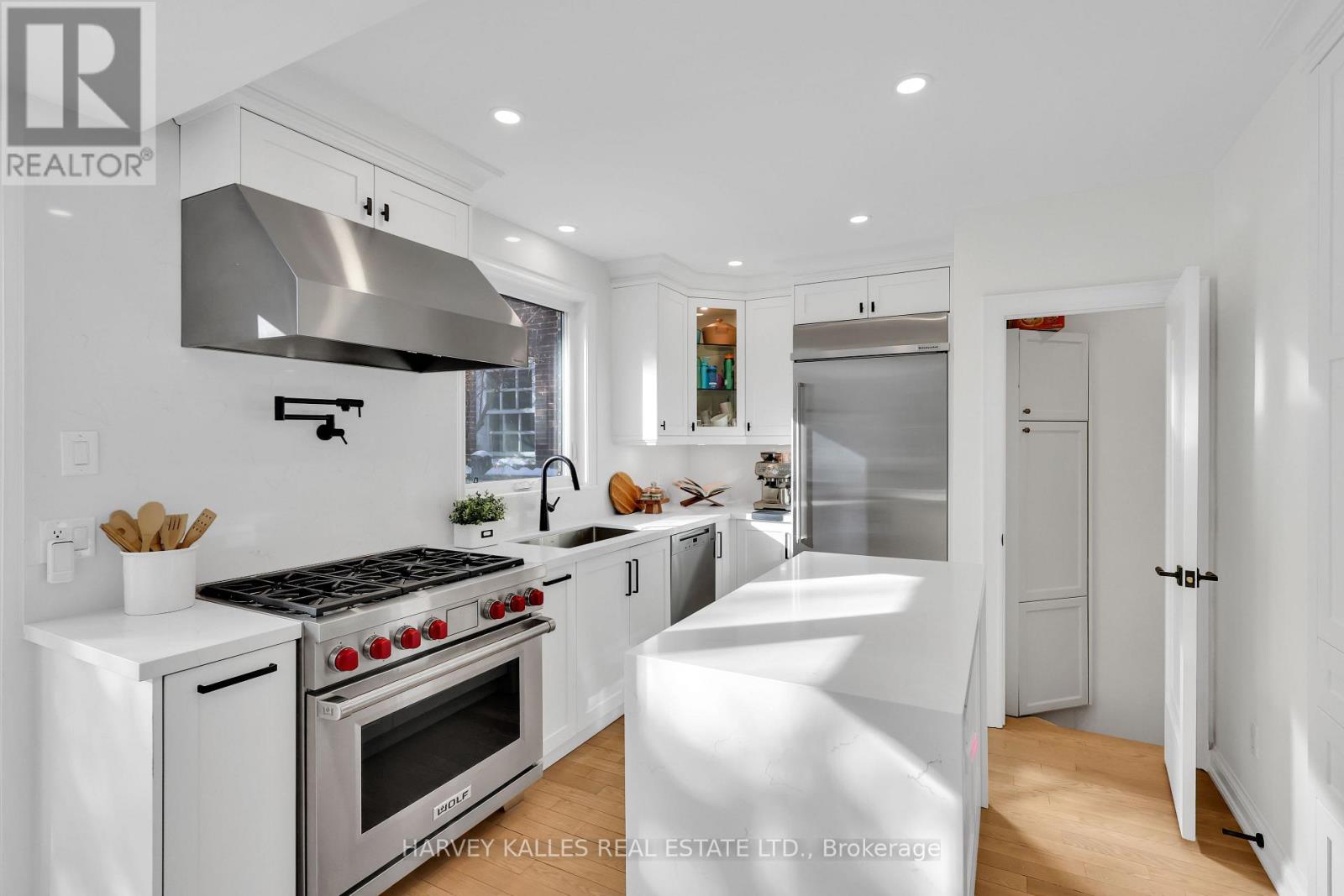 6 Glenarden Road, Toronto, Ontario  M6C 3J7 - Photo 16 - C12730422