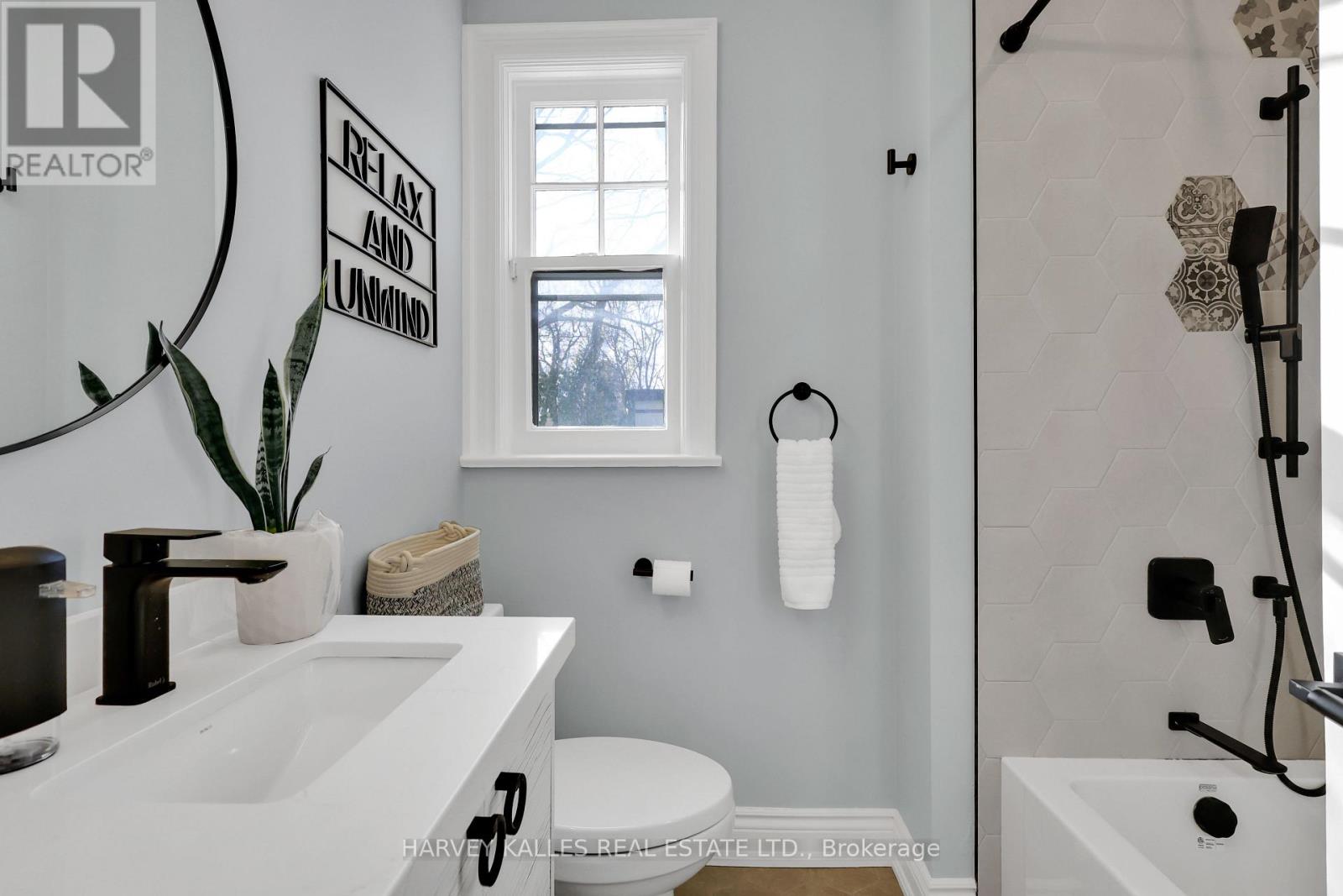 6 Glenarden Road, Toronto, Ontario  M6C 3J7 - Photo 35 - C12730422