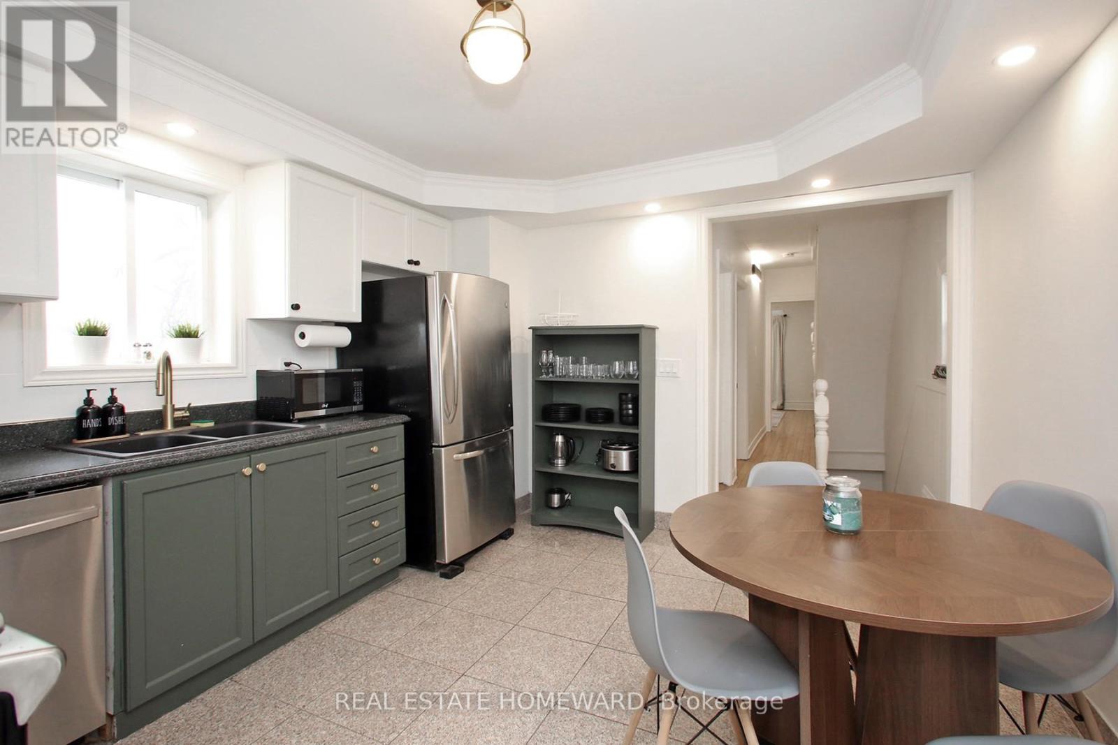 Upper 2 Floors - 145 Boston Avenue, Toronto, Ontario  M4M 2T8 - Photo 10 - E12730288