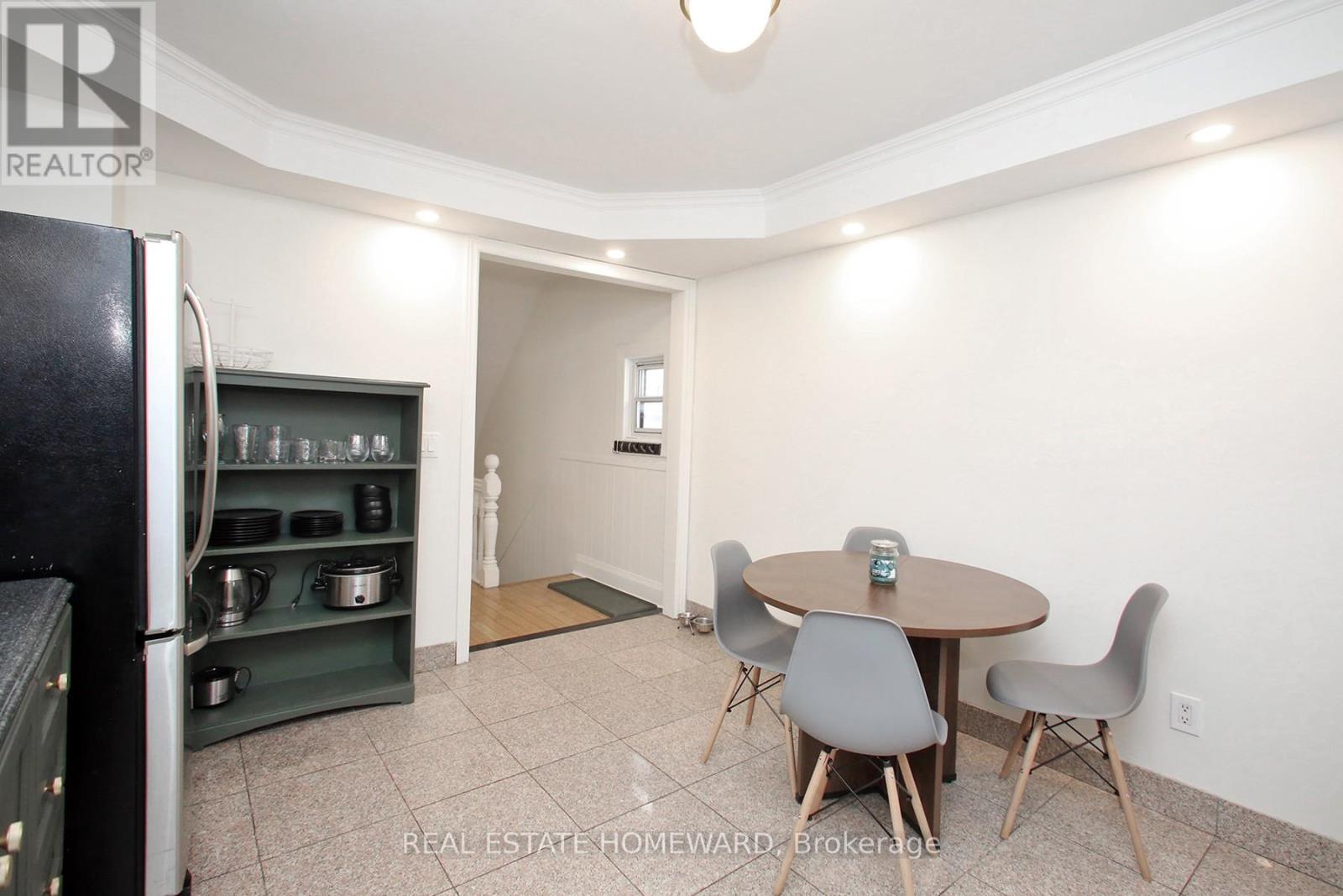 Upper 2 Floors - 145 Boston Avenue, Toronto, Ontario  M4M 2T8 - Photo 11 - E12730288