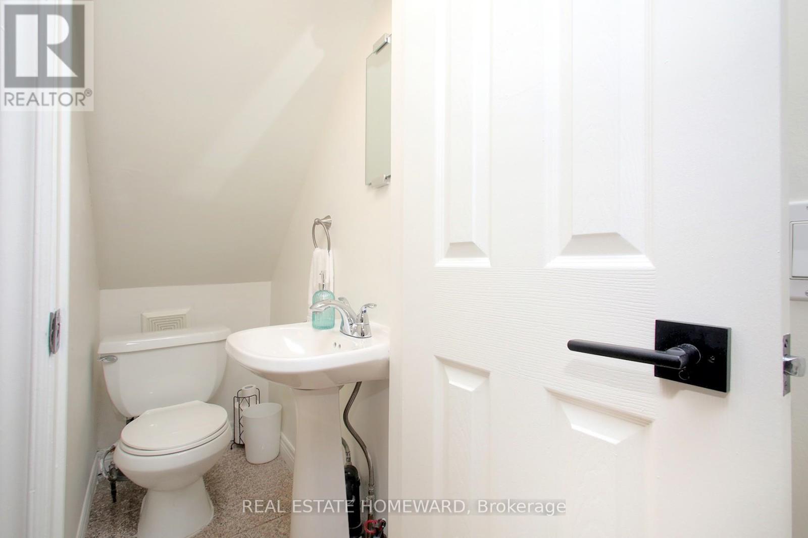 Upper 2 Floors - 145 Boston Avenue, Toronto, Ontario  M4M 2T8 - Photo 12 - E12730288