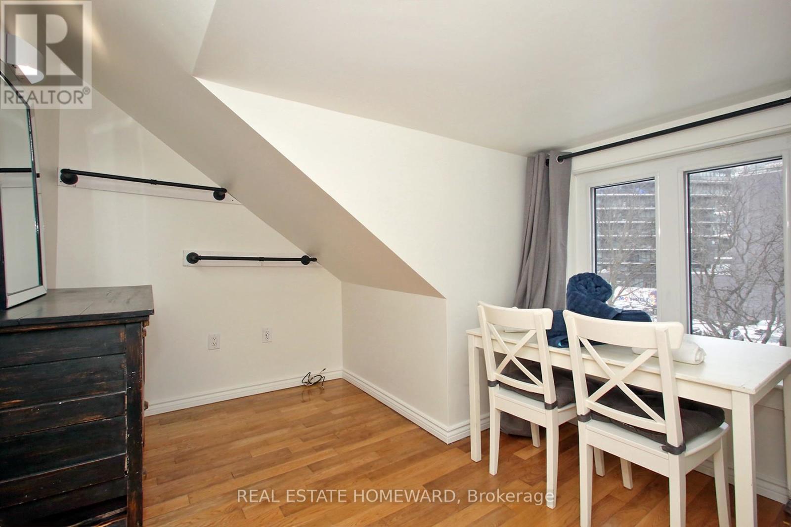 Upper 2 Floors - 145 Boston Avenue, Toronto, Ontario  M4M 2T8 - Photo 13 - E12730288