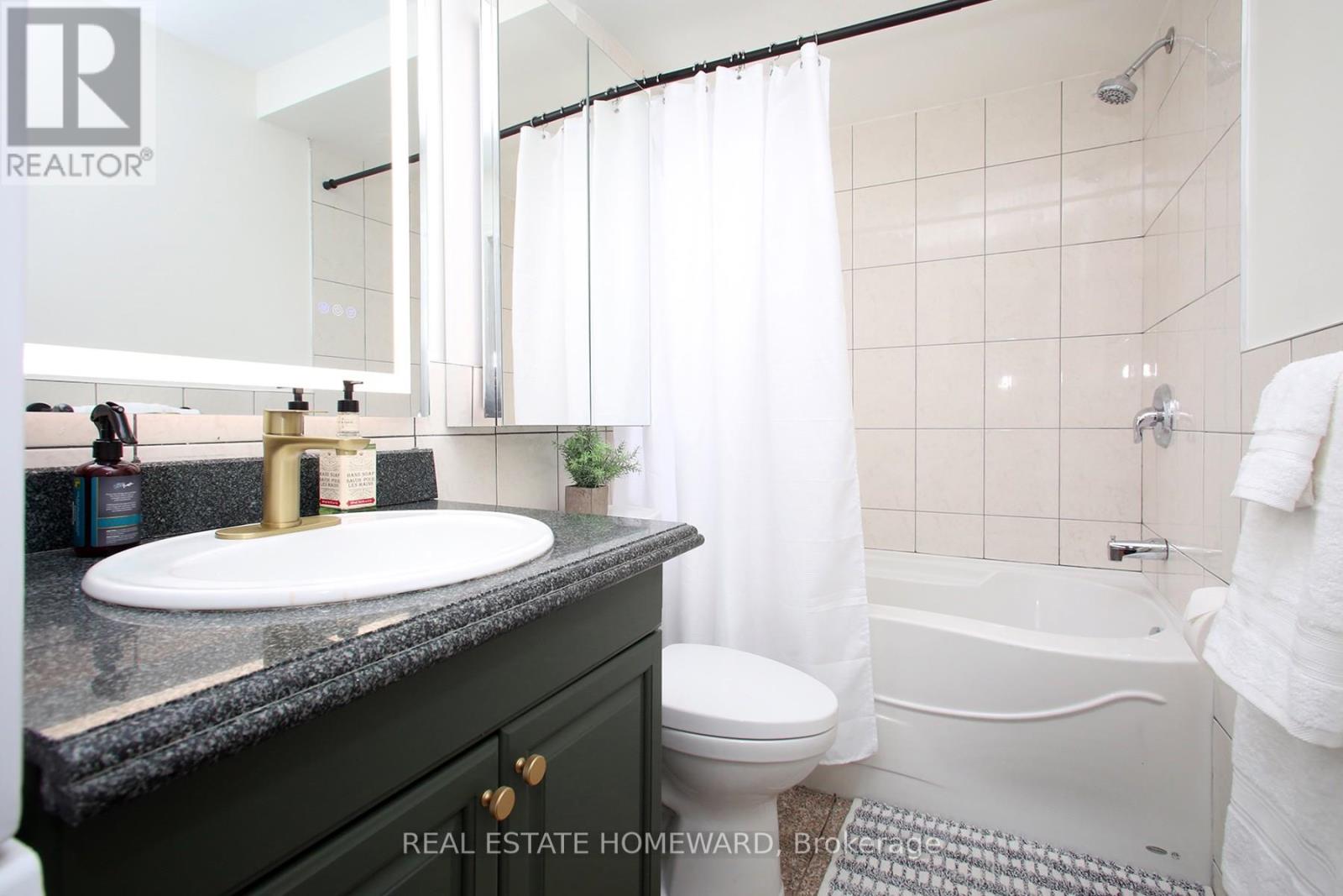 Upper 2 Floors - 145 Boston Avenue, Toronto, Ontario  M4M 2T8 - Photo 15 - E12730288