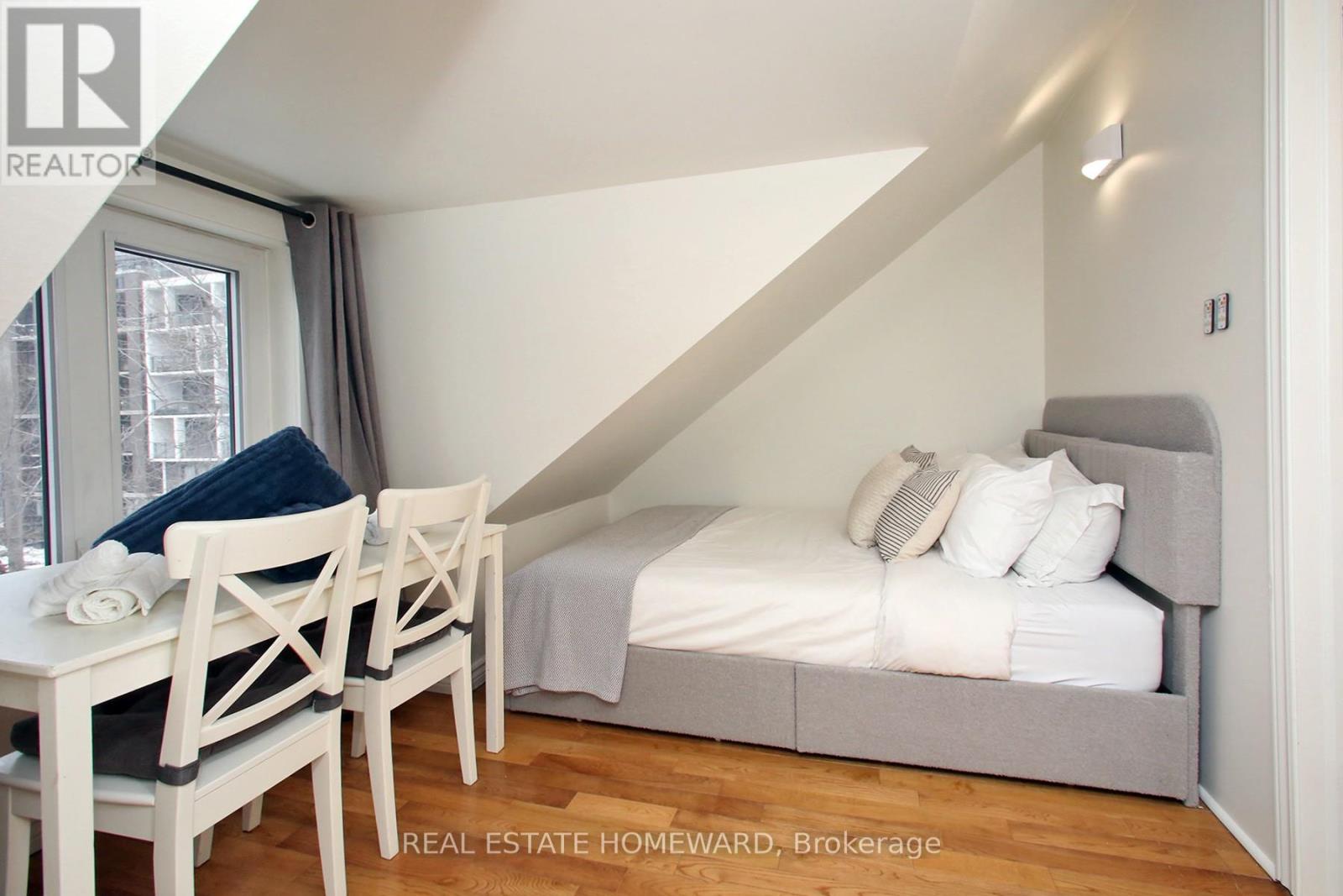 Upper 2 Floors - 145 Boston Avenue, Toronto, Ontario  M4M 2T8 - Photo 20 - E12730288