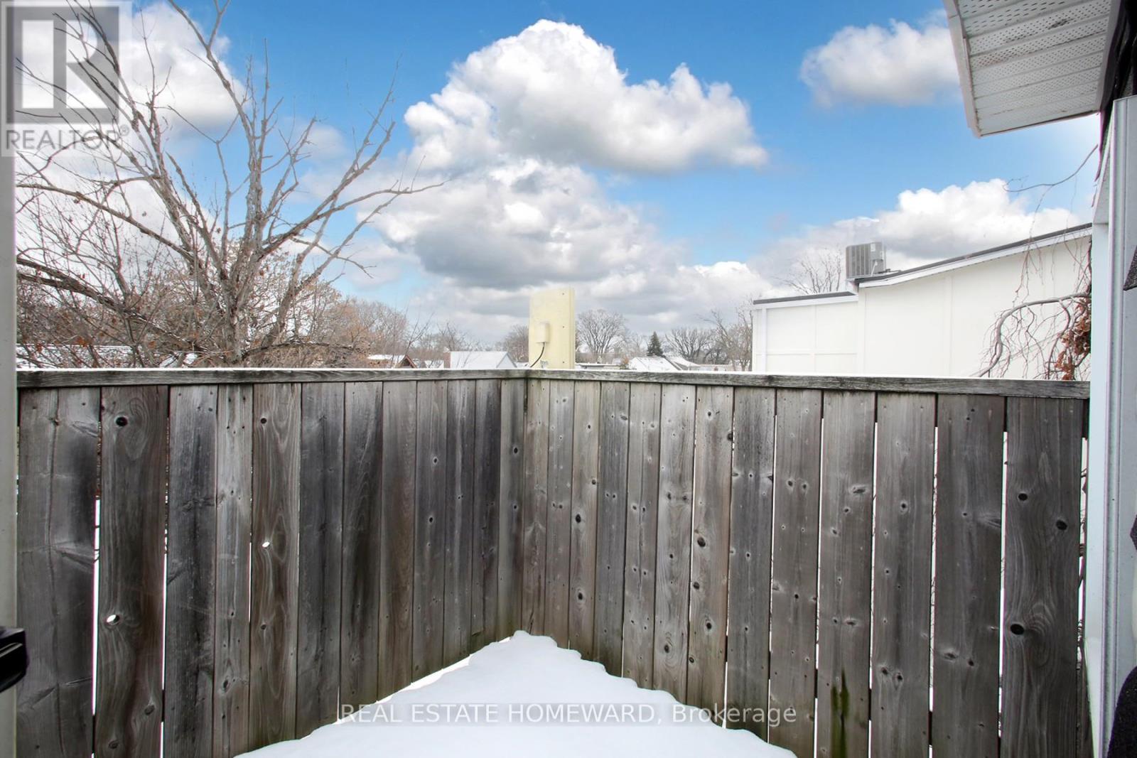 Upper 2 Floors - 145 Boston Avenue, Toronto, Ontario  M4M 2T8 - Photo 27 - E12730288