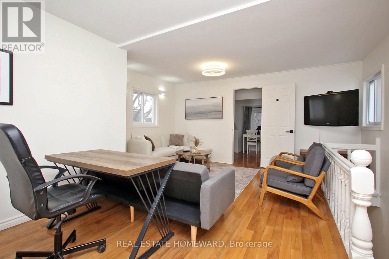 Upper 2 Floors - 145 Boston Avenue, Toronto, Ontario  M4M 2T8 - Photo 6 - E12730288