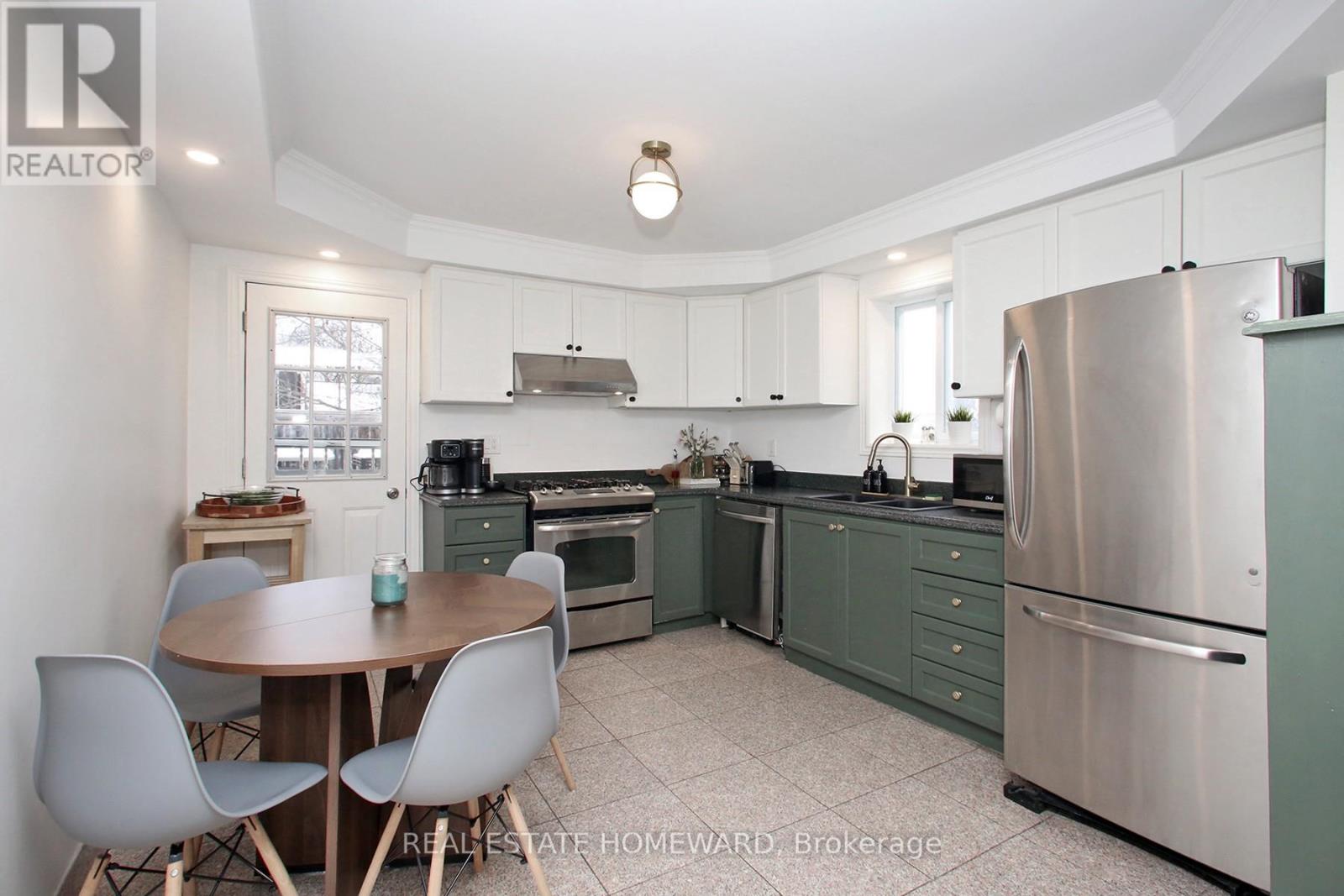 Upper 2 Floors - 145 Boston Avenue, Toronto, Ontario  M4M 2T8 - Photo 7 - E12730288