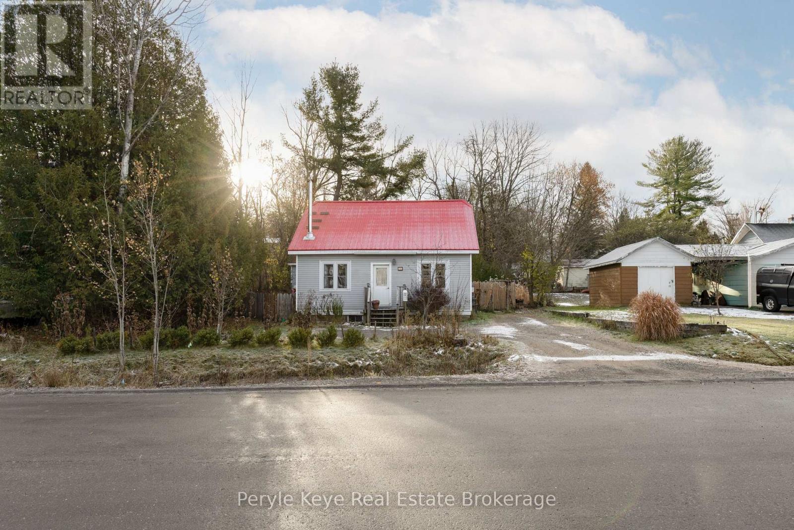 15 East Elliott Street, Huntsville, Ontario  P1H 1W8 - Photo 10 - X12589134