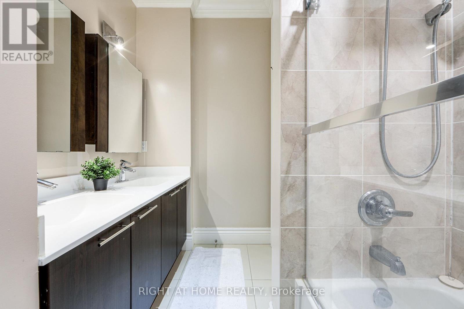 Uph2 - 37 Galleria Parkway, Markham, Ontario  L3T 0A5 - Photo 15 - N12730346